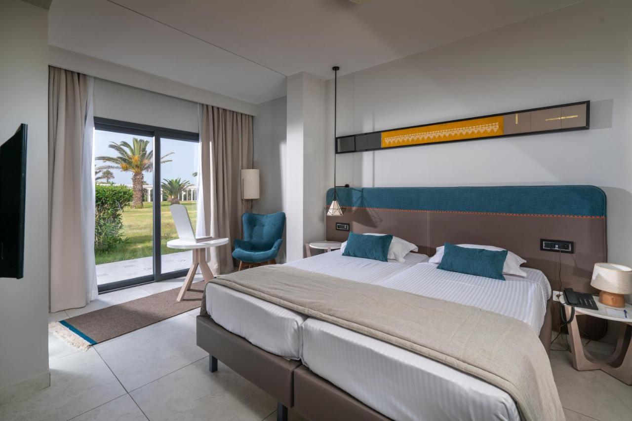 The Mirage Resort & Spa Hammamet Buitenkant foto A room at the hotel