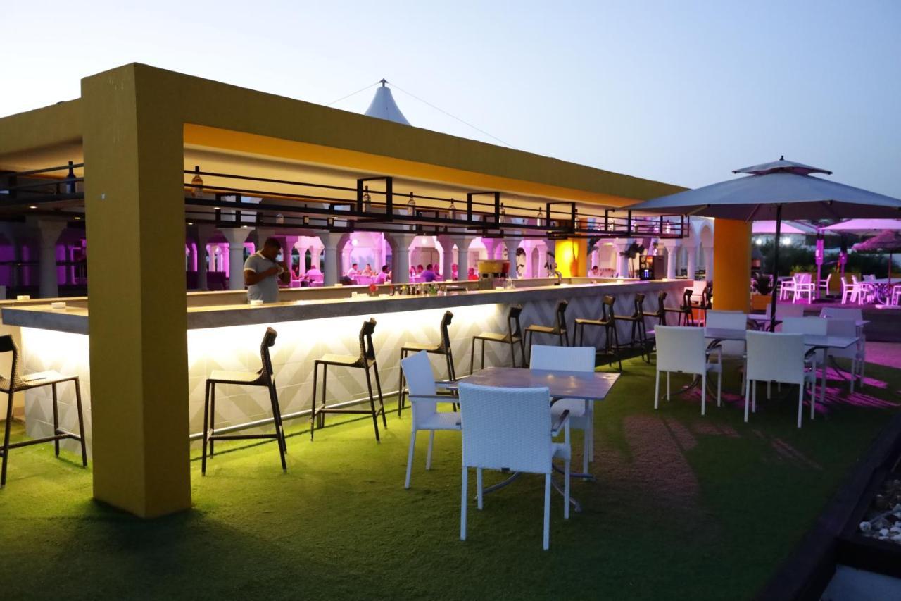 The Mirage Resort & Spa Hammamet Buitenkant foto The bar at the rooftop