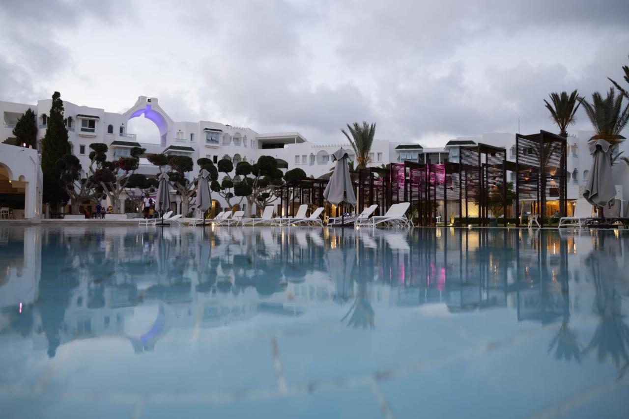 The Mirage Resort & Spa Hammamet Buitenkant foto The swimming pool at the hotel