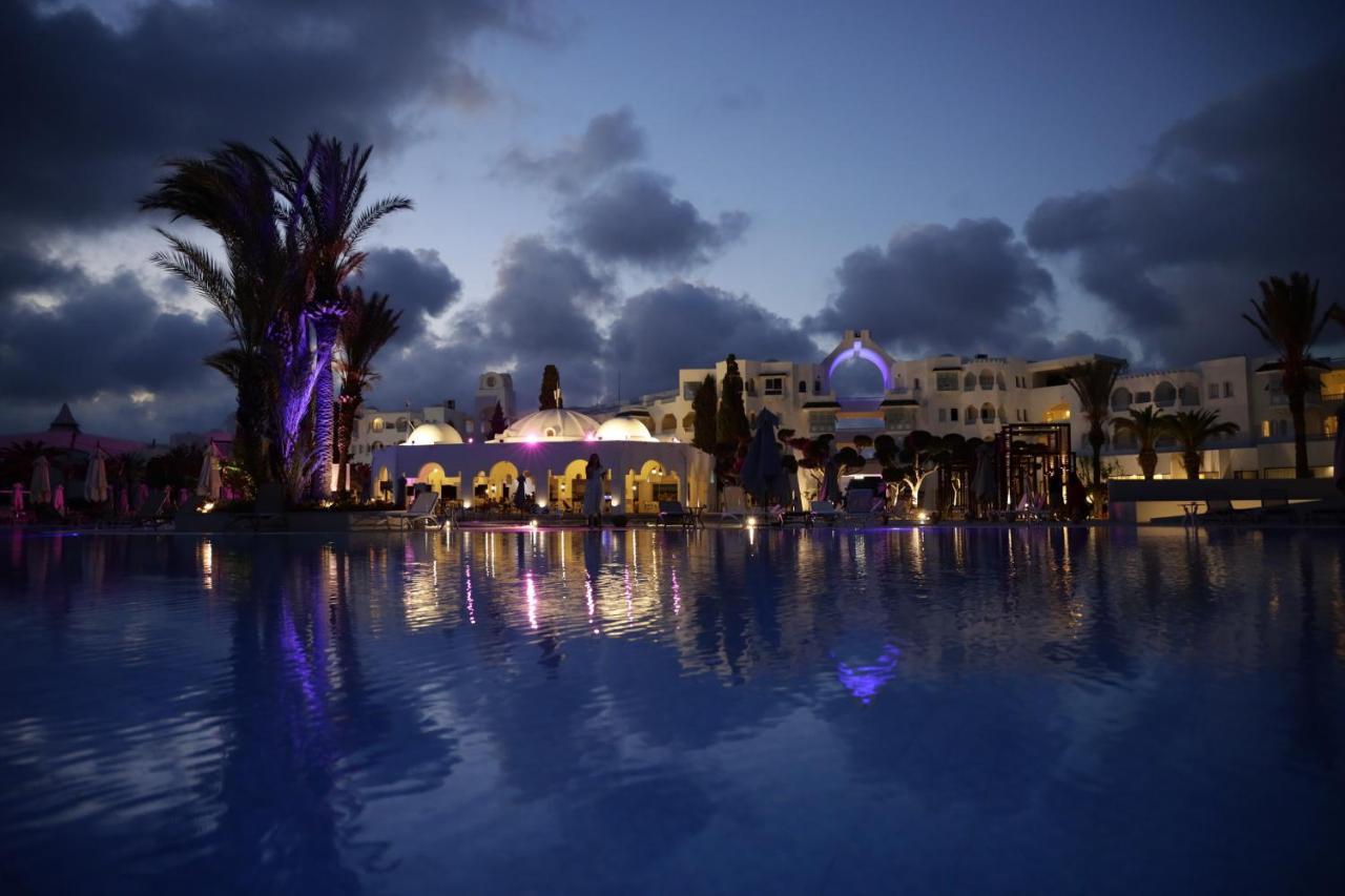The Mirage Resort & Spa Hammamet Buitenkant foto The Royal Mirage Hotel at night