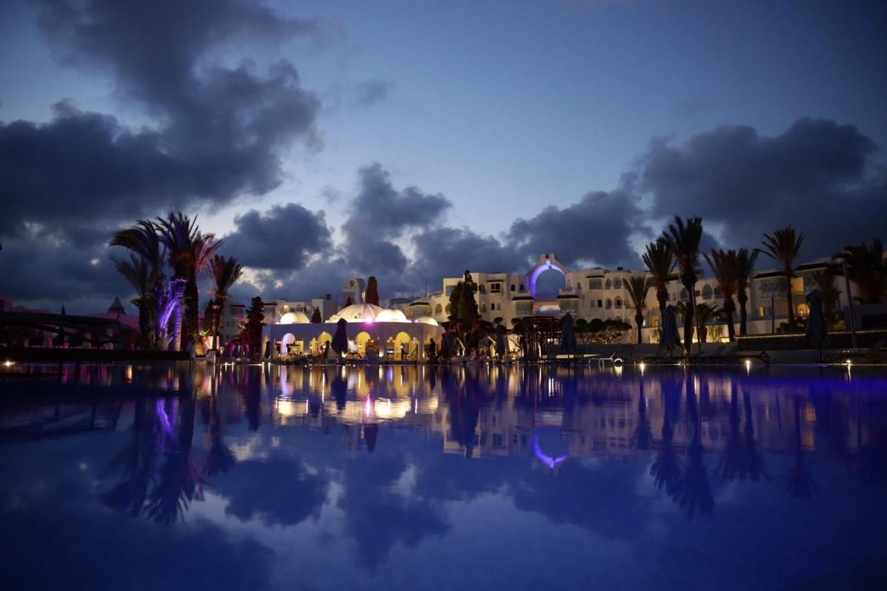 The Mirage Resort & Spa Hammamet Buitenkant foto The Royal Mirage Hotel at night
