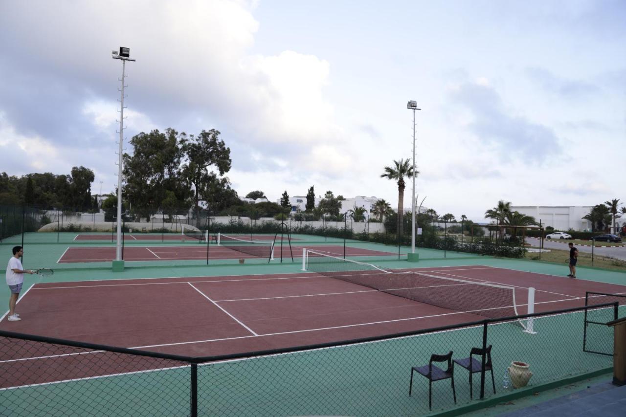 The Mirage Resort & Spa Hammamet Buitenkant foto Tennis courts at the La Jolla Tennis Club