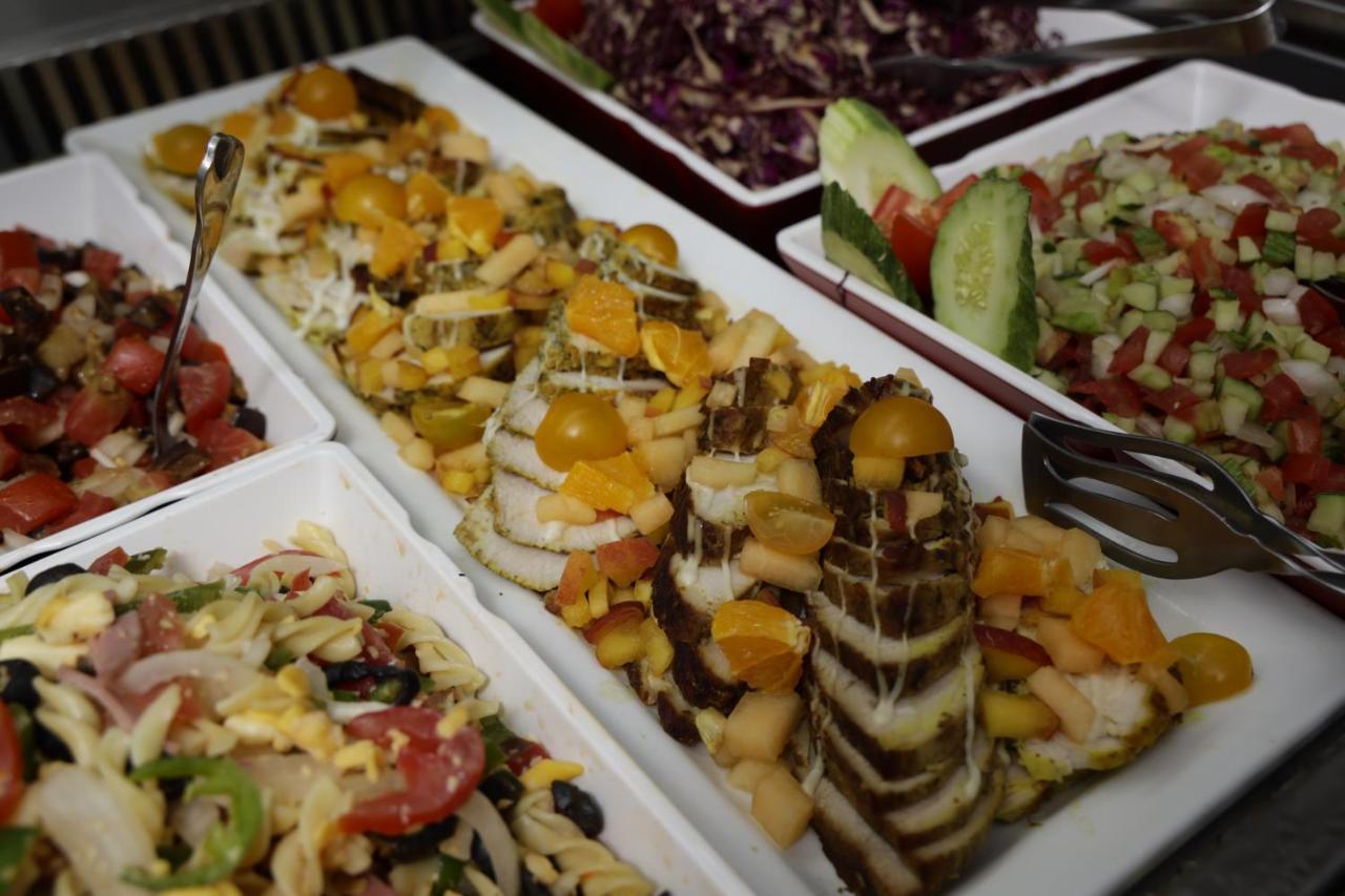 The Mirage Resort & Spa Hammamet Buitenkant foto A selection of salads
