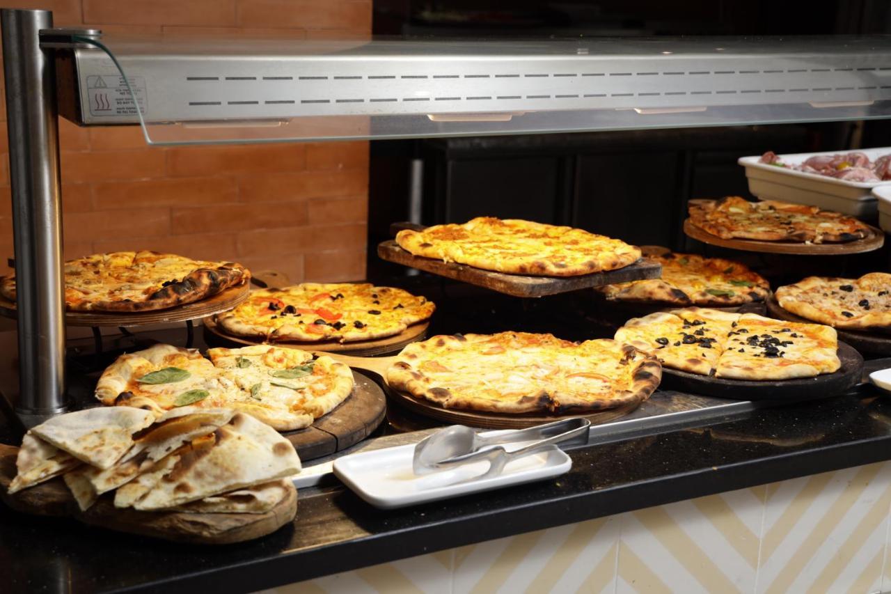 The Mirage Resort & Spa Hammamet Buitenkant foto A display of pies at a bakery